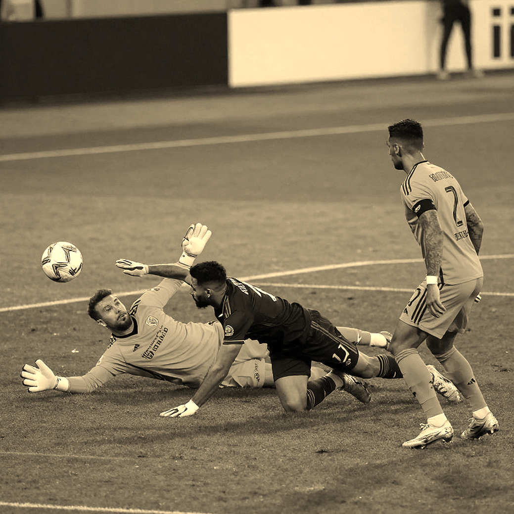 Mexico's Coaching Metronome: Debut Wins, the Lucky Omen, and a Nameless Error