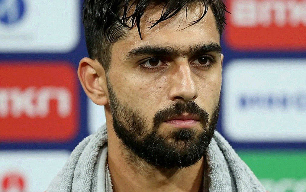 ২৭৯-৬ থেকে ৩০৫: রাওয়ালপিন্ডিতে পাকিস্তানের ডেথ-ওভার ভেঙে পড়ার পাঁচ ওভার