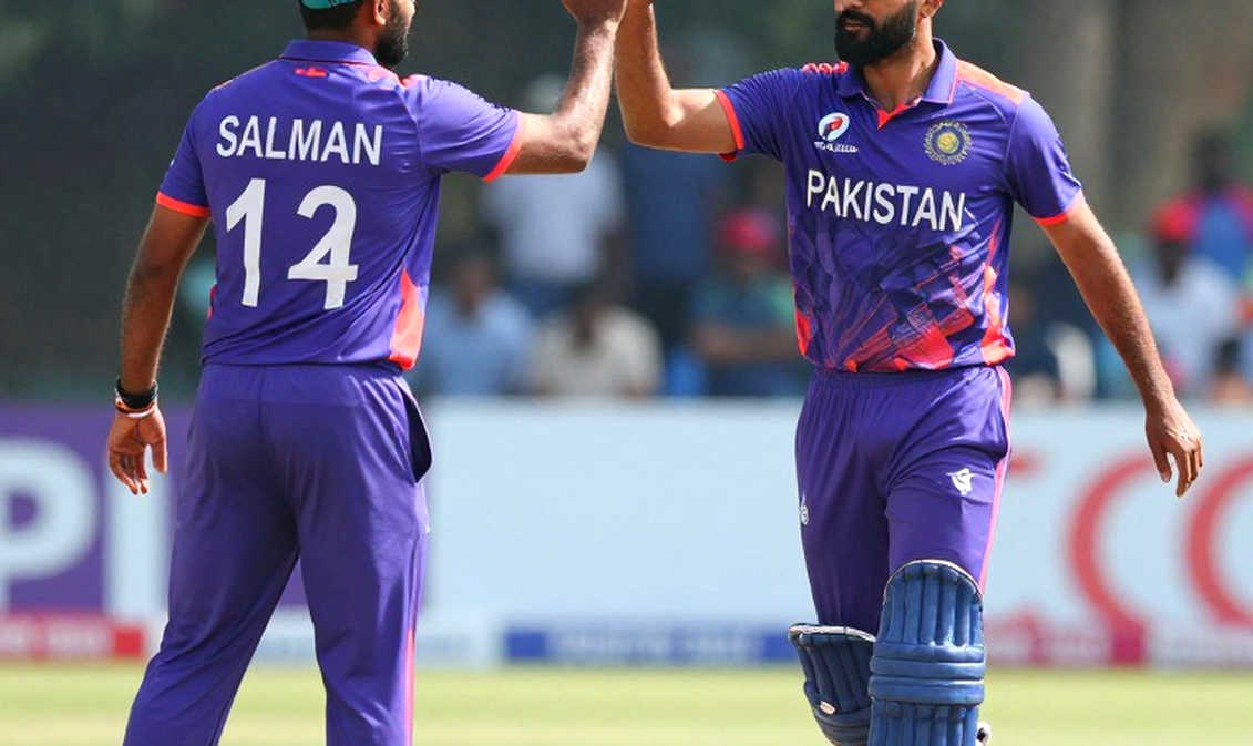 আবুধাবির টেস্টে ১৩৯তম ওভারের অপরাধ: দ্বাদশ খেলোয়াড়ের শাস্তি যেটা স্কোরকার্ড কখনো দেখায় না